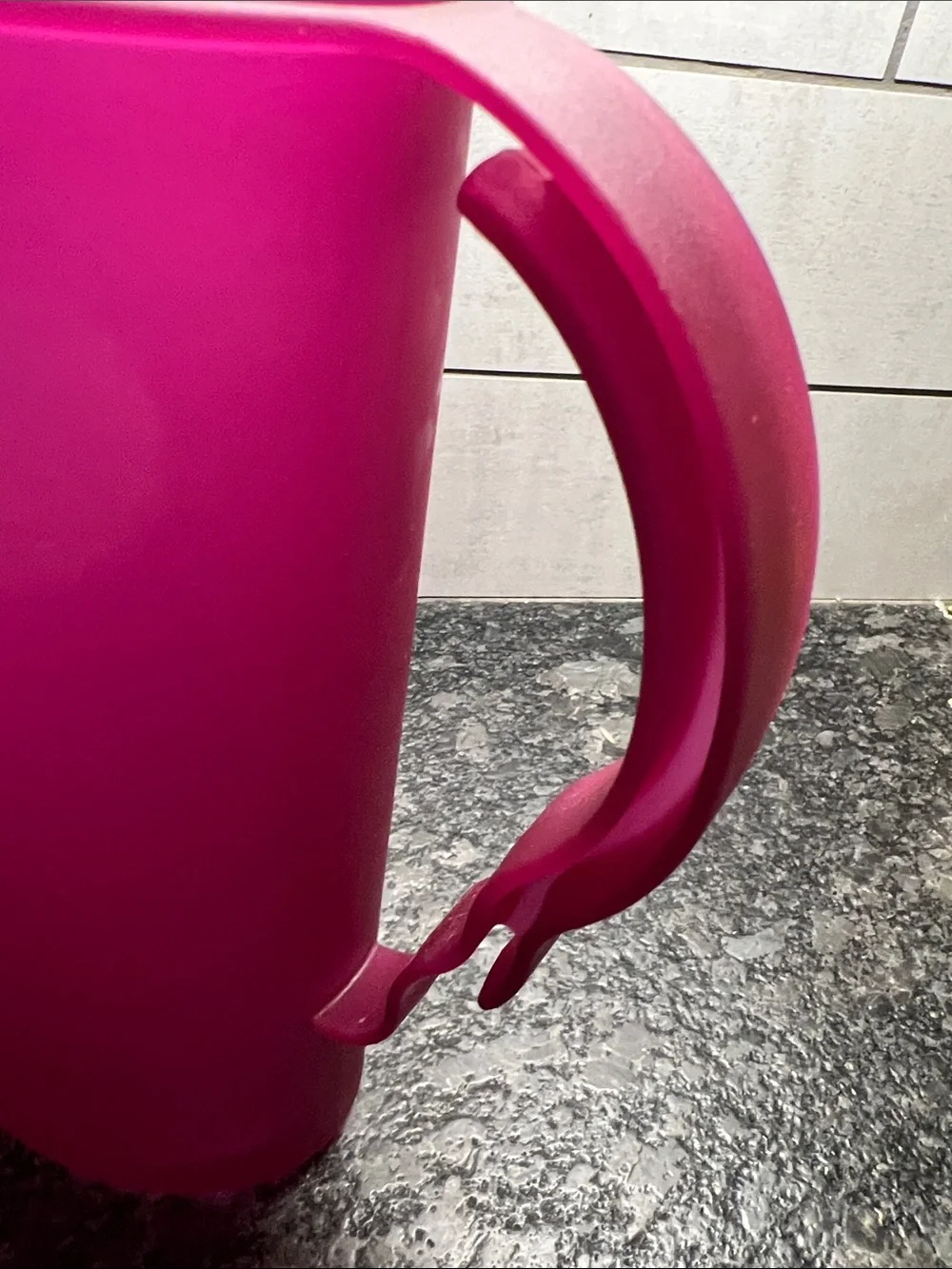 Tupperware Impressions Rocker Lid Slim. Fits on Fridge’s small spaces. Raspberry